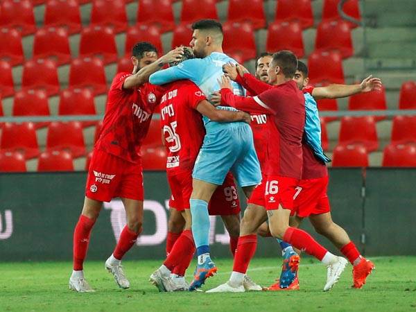 ניצחו במשחק הכדורגל (אלן שיבר)