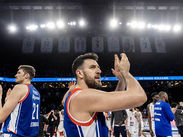 מיציץ'. זוקף את השיפור לזכות שאראס (Euroleague Basketball via Getty)
