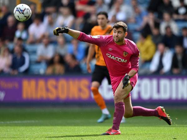 הכדור בידיים שלו (Justin Setterfield/Getty Images)