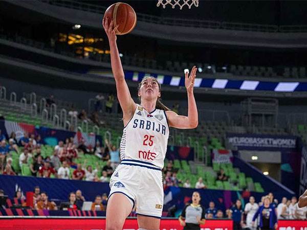 הסרביות ברבע הגמר (צילום: FIBA)