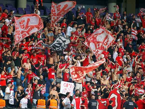 אוהדי הפועל ת"א. מחכים לשנים טובות (אלן שיבר)