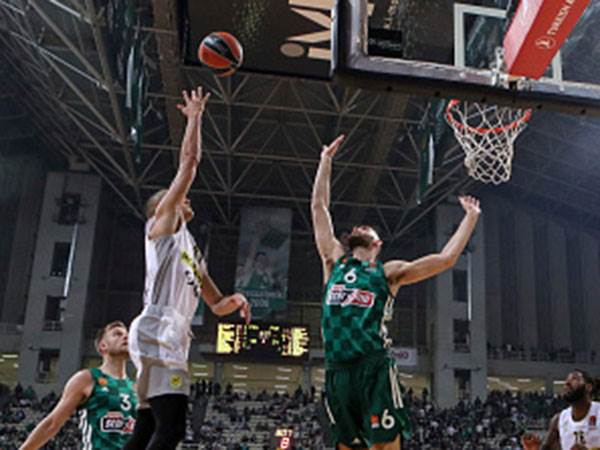 בדרך לשתף פעולה. פאפאיאניס ומדר (Getty)