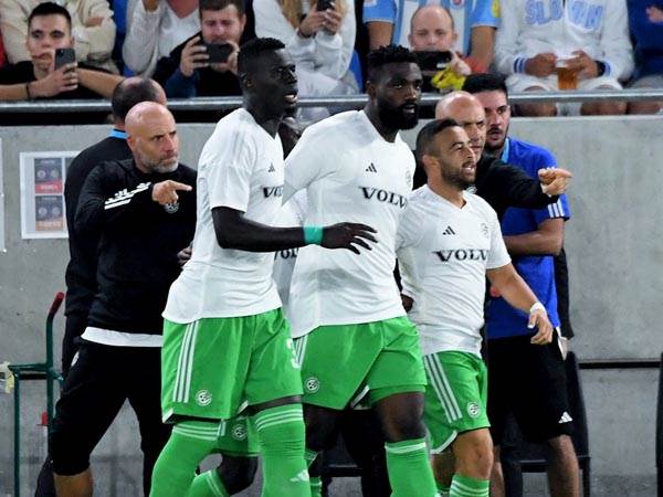 עזרו לנו להתקדם (האתר הרשמי של מכבי חיפה)