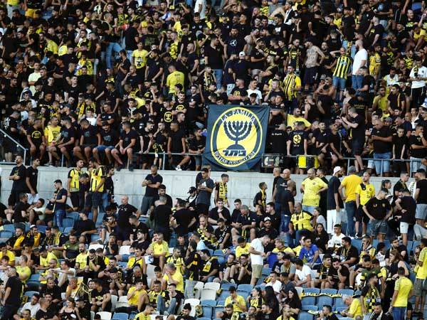 בית"ר פותחת עונה בבלומפילד (צילום: אלן שיבר)