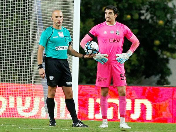 גל לייבוביץ' עם מיגל סילבה. השופט טעה פעמיים (אלן שיבר)