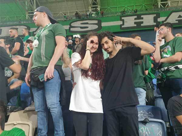 ענבר ובן זוגה ביציעי סמי עופר. סוף טראגי