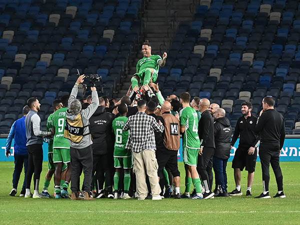 נעליים גדולות. שרי נפרד ממכבי חיפה (צילום: ברני ארדוב)