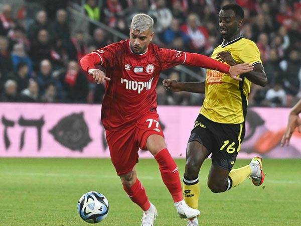 כבר בדקה השמינית חטואל כבש (צילום: ברני ארדוב)