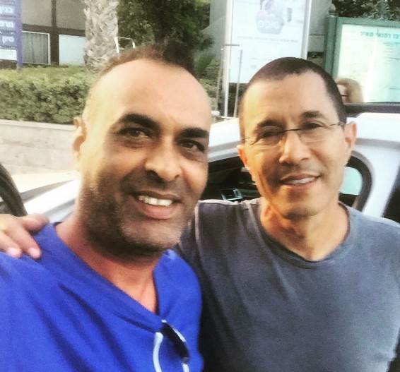 ליאור פרחי יחד עם אלי טביב (מתוך עמוד האינסטגרם של ליאור פרחי)