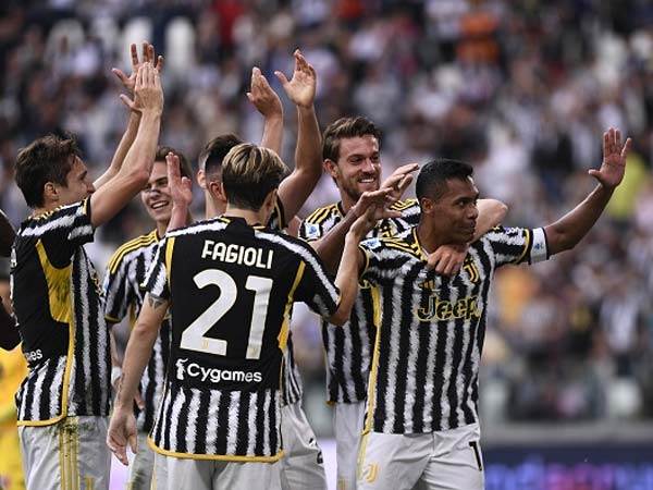 הגברת הזקנה חוזרת לליגת האלופות