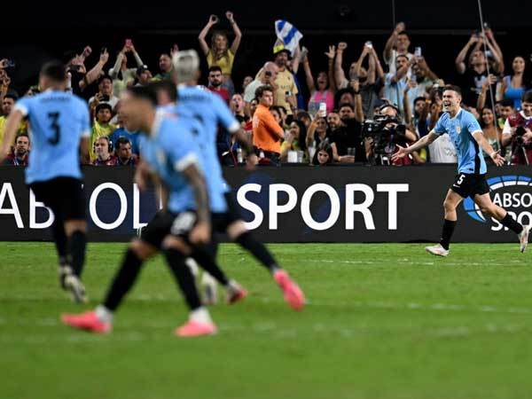 אורוגוואי חוגגת העפלה לחצי הגמר (GETTY)