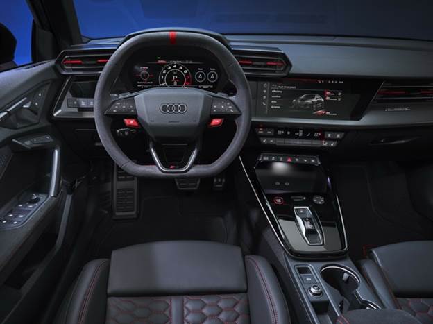 מעניין ממי הם לקחו את הרעיון של כפתורים אדומים וייעודיים על ההגה...