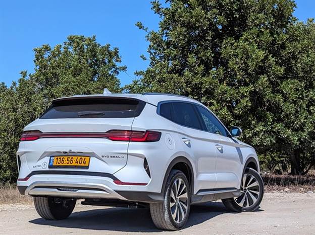 גם העיצוב החיצוני אינו מצועצע