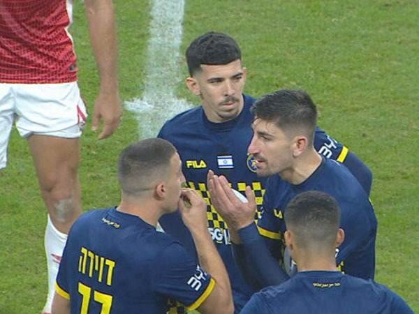 גם נחמיאס היה מעורב, אך הסאגה הסתיימה בשלום