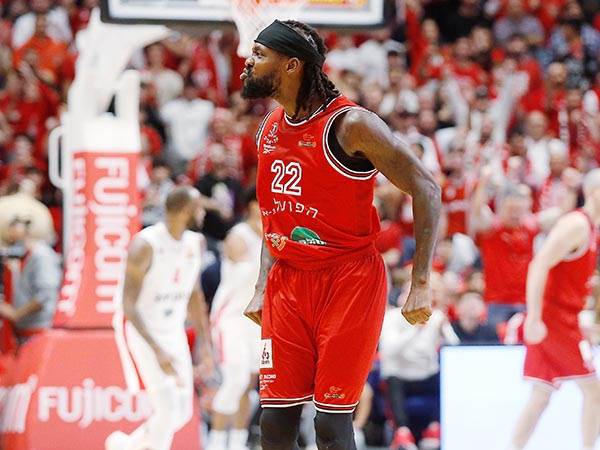 בברלי. זכה למחמאות (אלן שיבר)