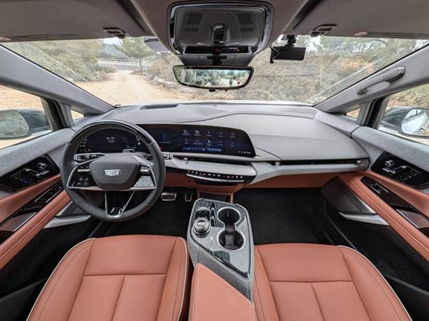 שילובי חומרים מוצלחים, אבל ציפינו לאיכות הרכבה יותר מהוקצעת