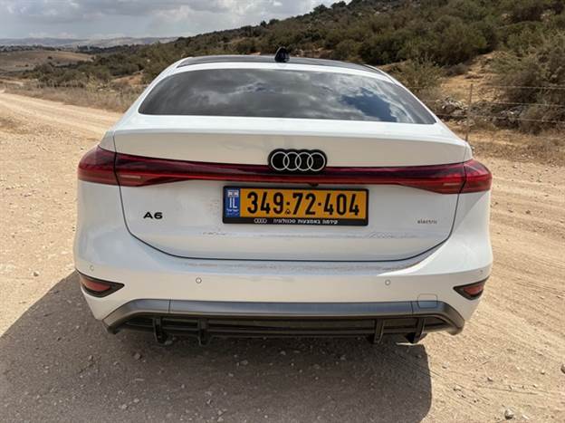 חשמליות סדאן יוקרתית שתקרוץ ללקוחות השמרנים?