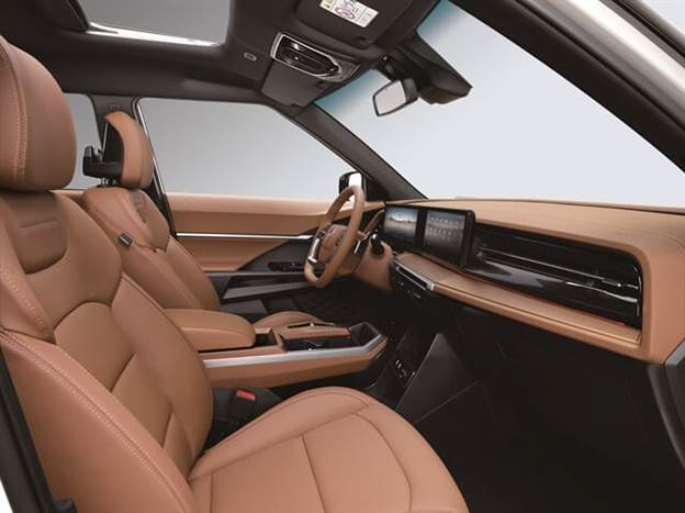 רשימת אבזור מכובדת ודומה לגרסת הבנזין, למעט תוספת ברמת הגימור הבכירה