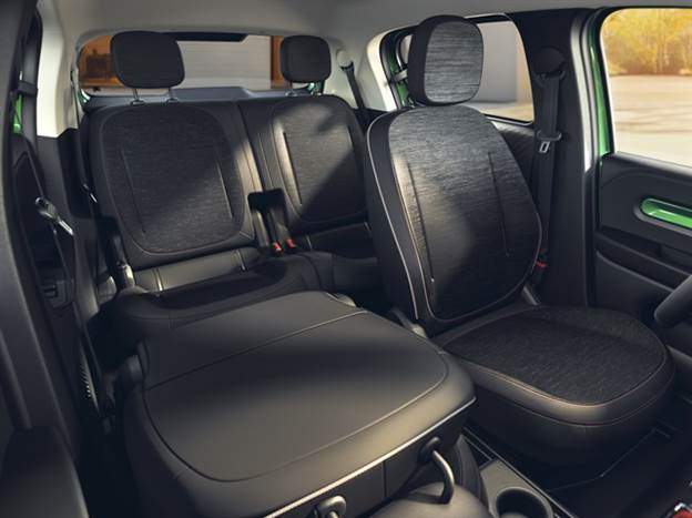 רק 4 מושבים, אבל כולם נעים על מסילה