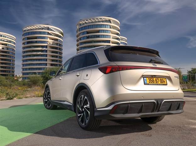 הנעה אחורית 245 כ“ס או כפולה 361 כ“ס. הטווחים עומדים על 530 ק“מ או 485 ק“מ (בהתאמה)