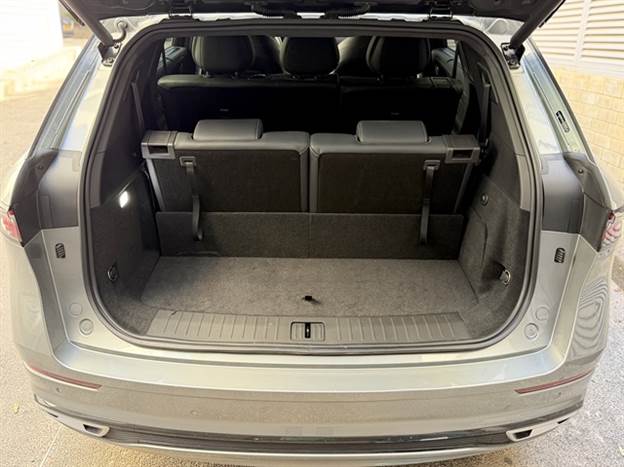 גם תא המטען כשכל המושבים בשימוש קטן יותר