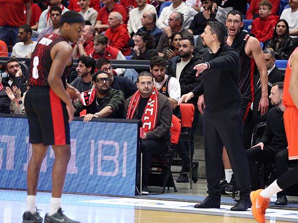 ינאי ישב תחילה ליד הספסל של ירושלים (אלן שיבר)