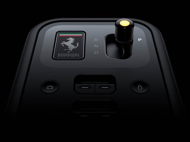 שימוש באלומיניום וזכוכית גורילה. גם המפתח קיבל טאצ` ייחודי