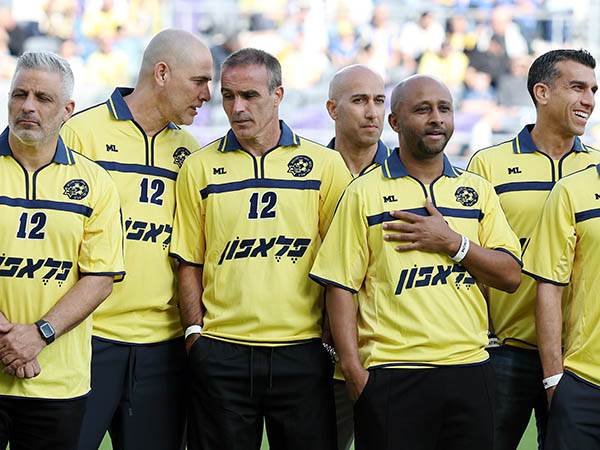 השיקו את מדי הרטרו (אלן שיבר)