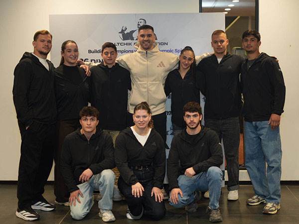 פלצ'יק בתמונה קבוצתית (צילום: עידן מרזוק)