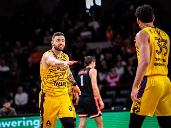 (FIBA)