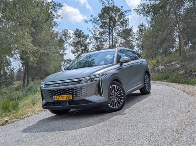 יש שפע של כוח בכל מצב, אבל המראה הדינמי והביצועים לא מגובים בהתנהגות כביש ספורטיבית