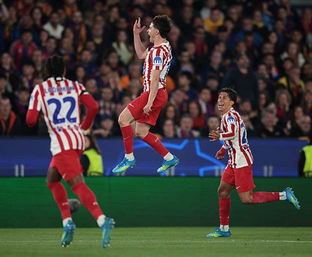 וחוליאן אלבארס כבש שער מרהיב בכדור חופשי (David Ramos/Getty Images)