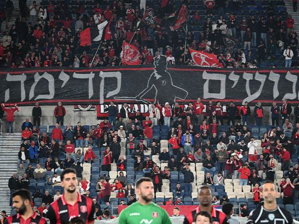 הקהל הירושלמי רצה מנועים קדימה (צילום: ברני ארדוב)