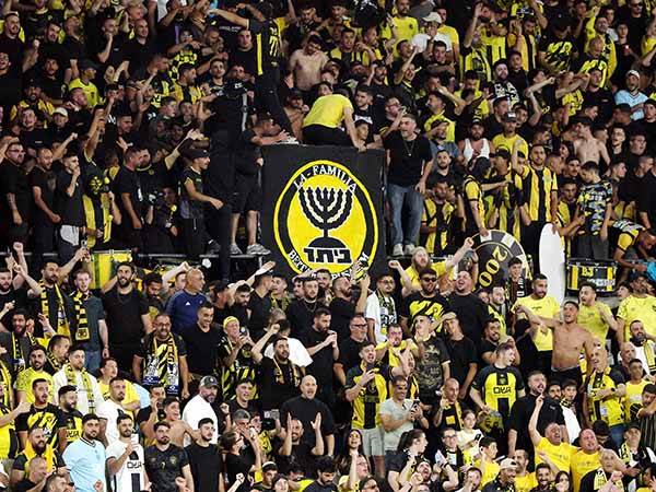 אוהדי בית“ר. בקרוב יעודדו את אוגריסה (אלן שיבר)