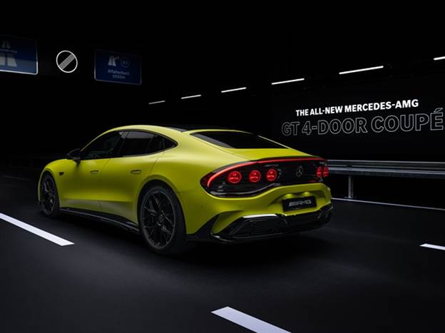 המעבר העיצובי, לטעמנו, מדגם הקונספט AMG GT XX, פחות מוצלח