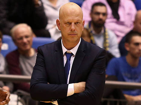 מאמן הגנה? לא נראה כך כרגע (אלן שיבר)