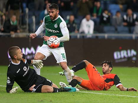 שוב כיכב בין הקורות. זובאס (יוסי שקל)