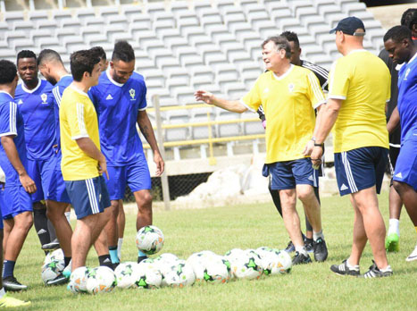 קמאצ'ו ואובמיאנג. תקוות גדולות אצל המארחת