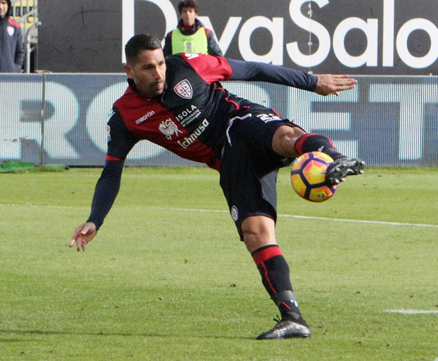 בוריילו מניף רגל. צמד לחלוץ הוותיק (Getty)