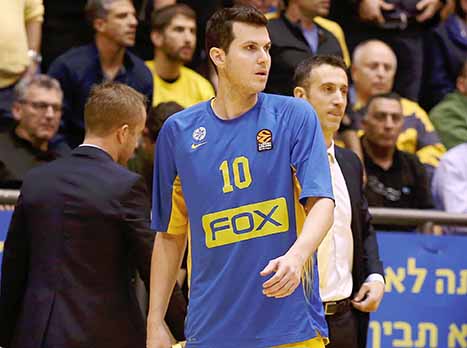 רק 3:14 על הפרקט. פניני (אלן שיבר)