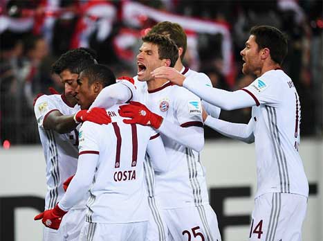 יכולים לחייך. שחקני באיירן (Getty)