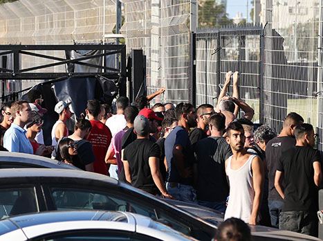 העונה נראתה גמורה והענין היחיד היה אצל הפועל ת"א (דני מרון)