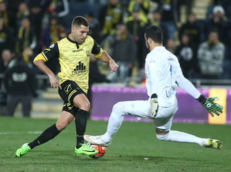 ואז שכטר הפיל את עצמו ברחבה (אלן שיבר)