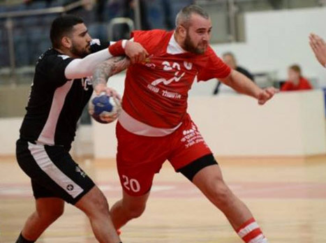 מילוש דראגאש מהפועל ראשל"צ (צילום: גבי אלאלוף)