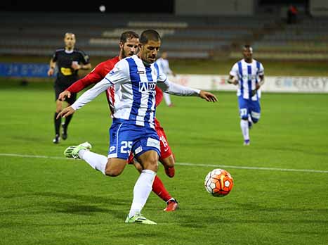 מלכה. התלבטות בינו לבין שניר משען (לירון מולדובן)