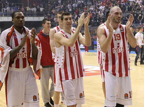 שחקני הכוכב האדום חוגגים. עוד צעד בדרך לעלייה (Getty)