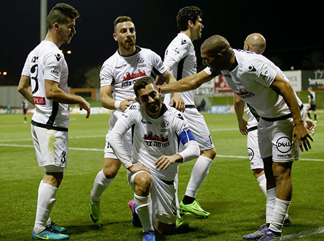 ללא רחמים. פ