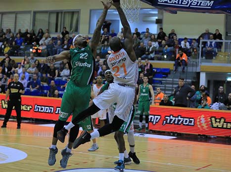 גרייבס ותומאס נאבקים (אורטל מטרי)