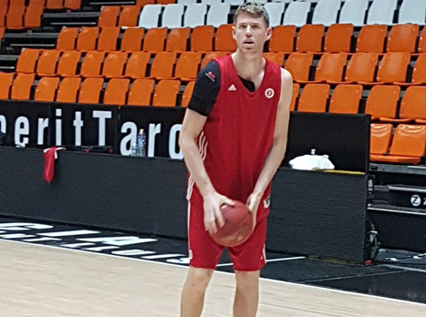 נחוש לשחק, למרות הפגיעה בכתף. פיטרסון