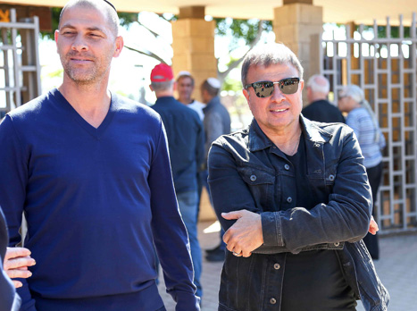 אלישע לוי ואבי נמני גם כן באו לחלוק כבוד (אלן שיבר)